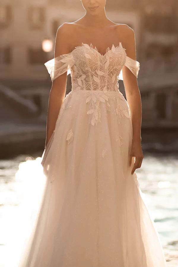 Abito da sposa in stile country con scollo a cuore e scollo a V